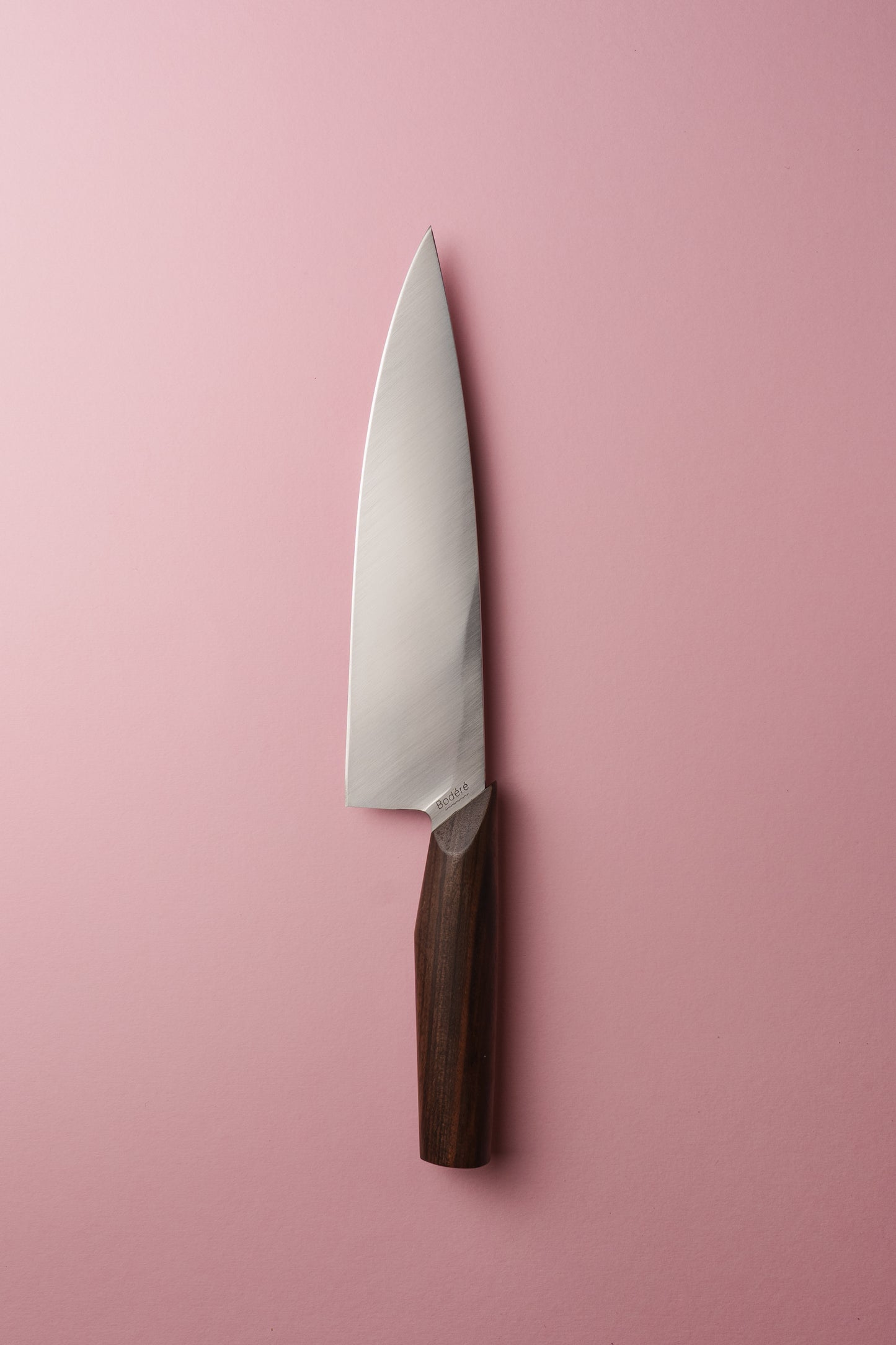 Couteau de chef artisanal La Dorade par Bodéré, grand couteau de cuisine avec manche en bois naturel de noyer