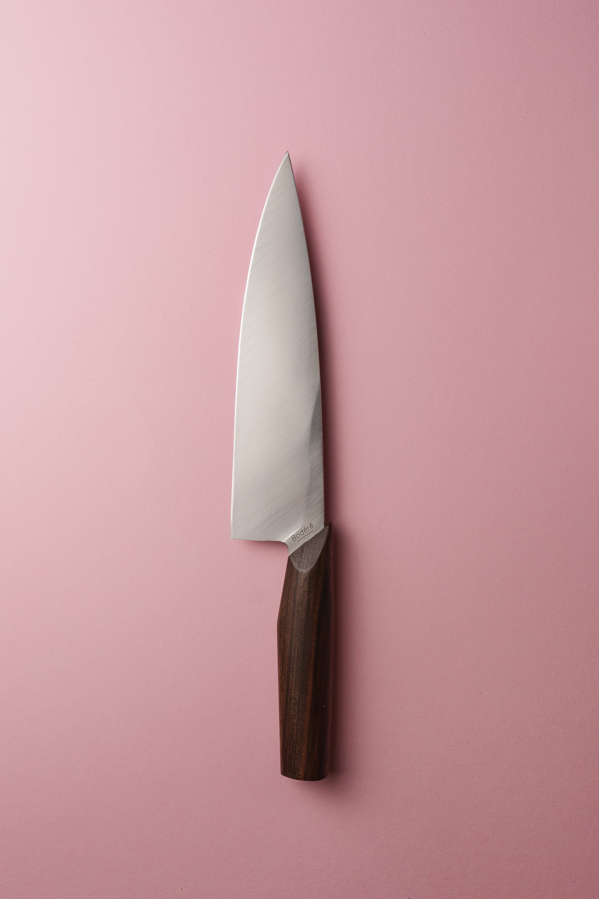 Couteau de chef artisanal La Dorade par Bodéré, grand couteau de cuisine avec manche en bois naturel de noyer